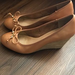 ALDO chestnut wedges w/bow.